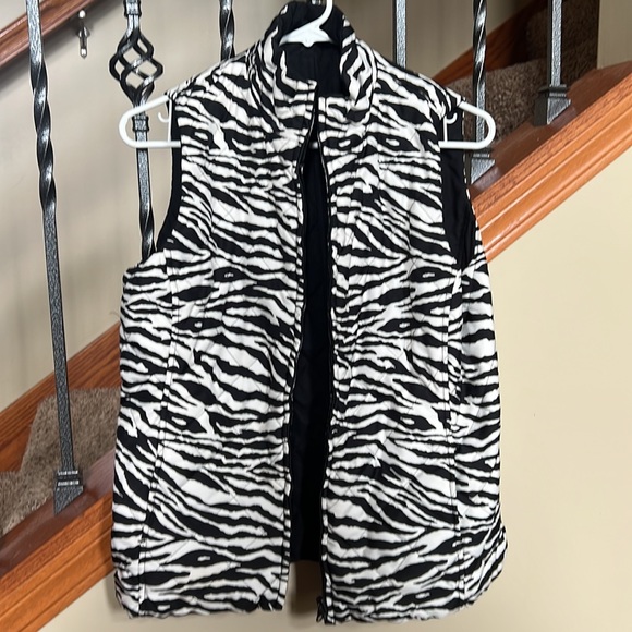 Reversible black puffy vest from Jones New York - Picture 2 of 4